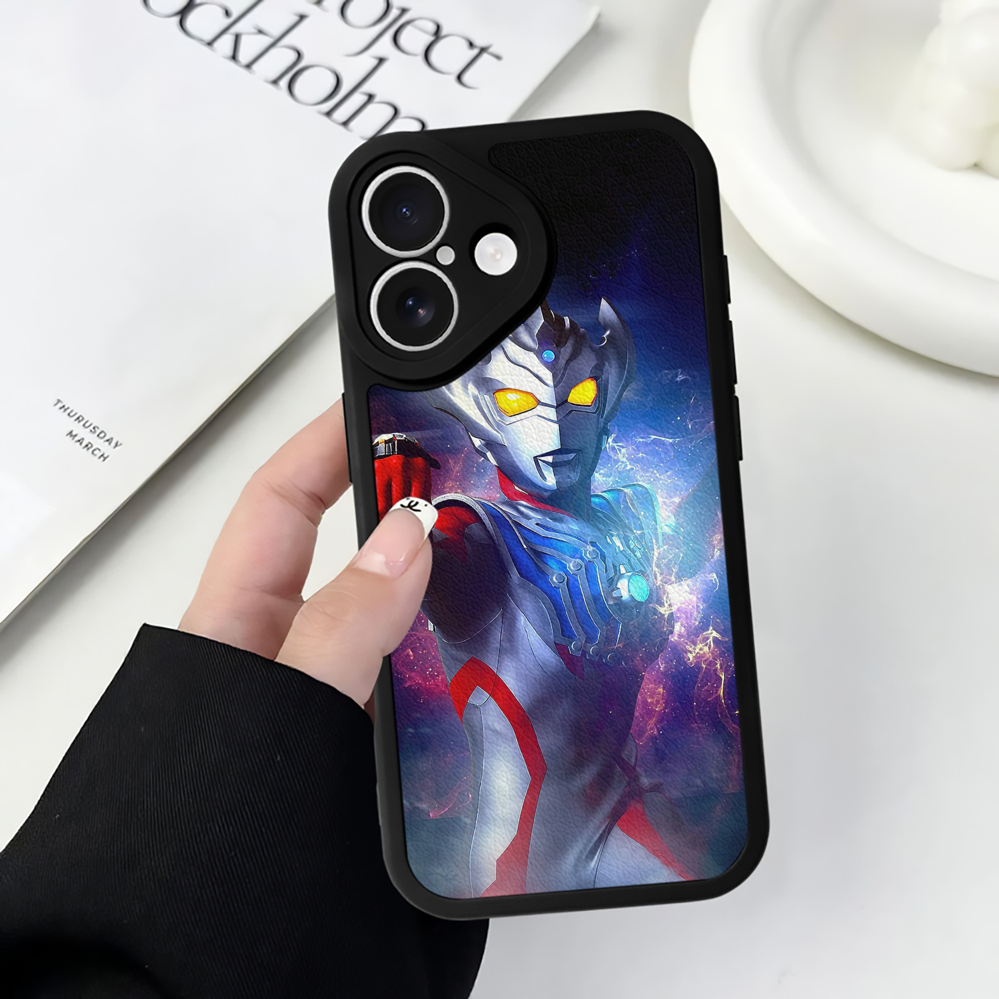（画像用） ウルトラマン Ultraman 【iPhone 16シリーズ対応】シリコンスマホケース（レザー調） 材質：シリコン